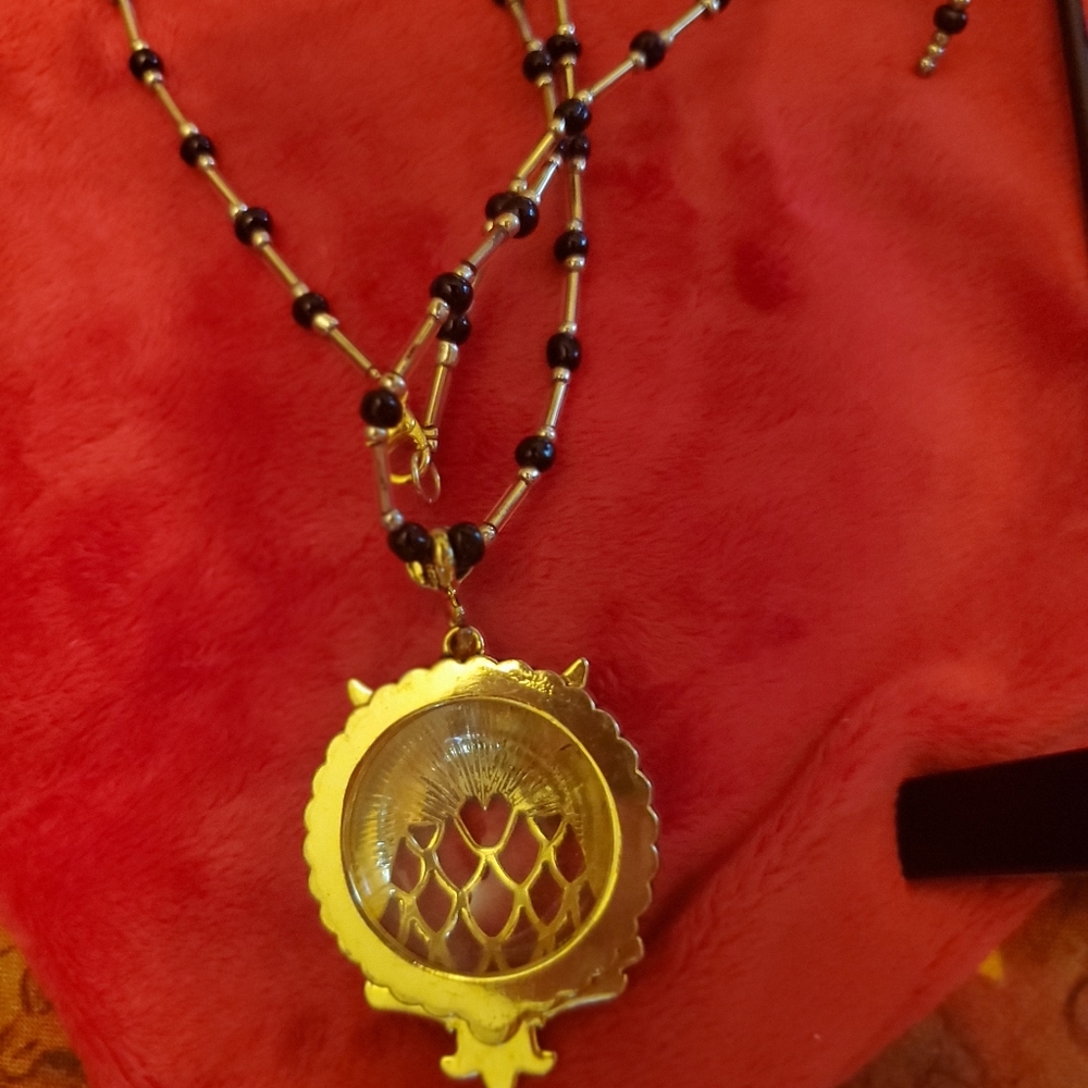 OWL necklace w/ earrings. Sliding locket diffuser magnifier. Gold Tone. Teacher? - Picture 3 of 4